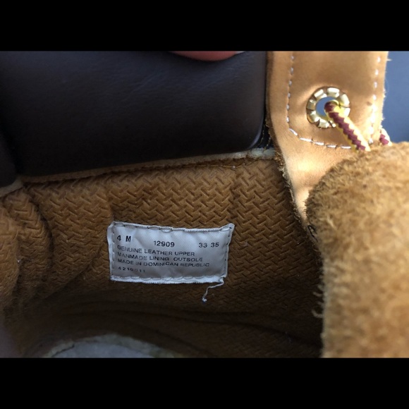 Timberlands Women’s 6 inch Premium Boots - Picture 4 of 4